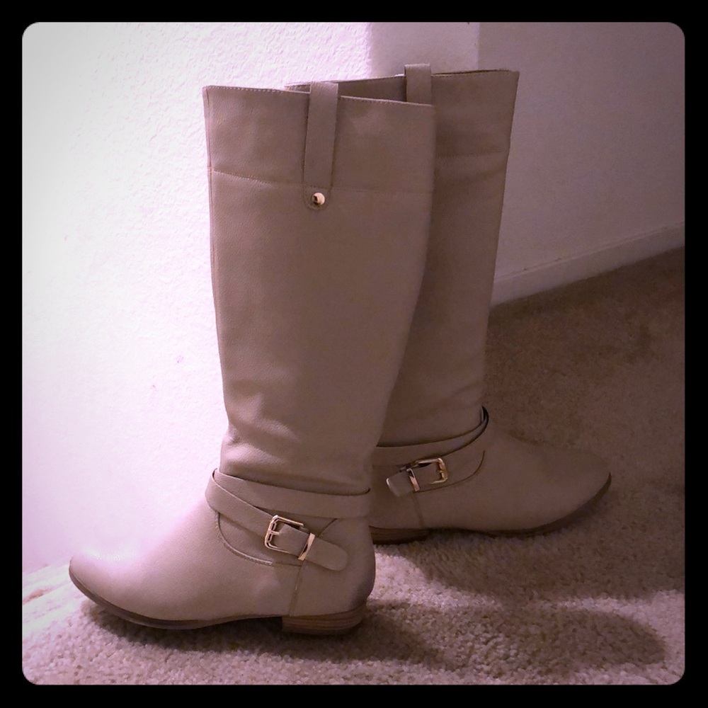 Nude leather boots 👢 👢 👢